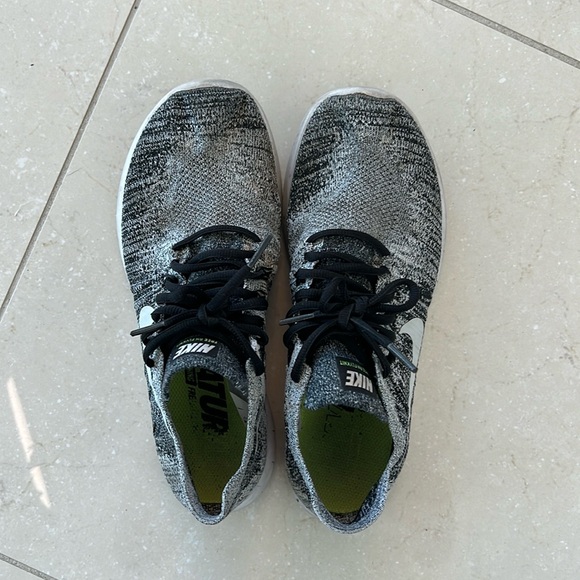Nike free run flyknits - Picture 2 of 3